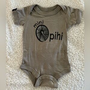Mini opihi. 6-12 months onesie